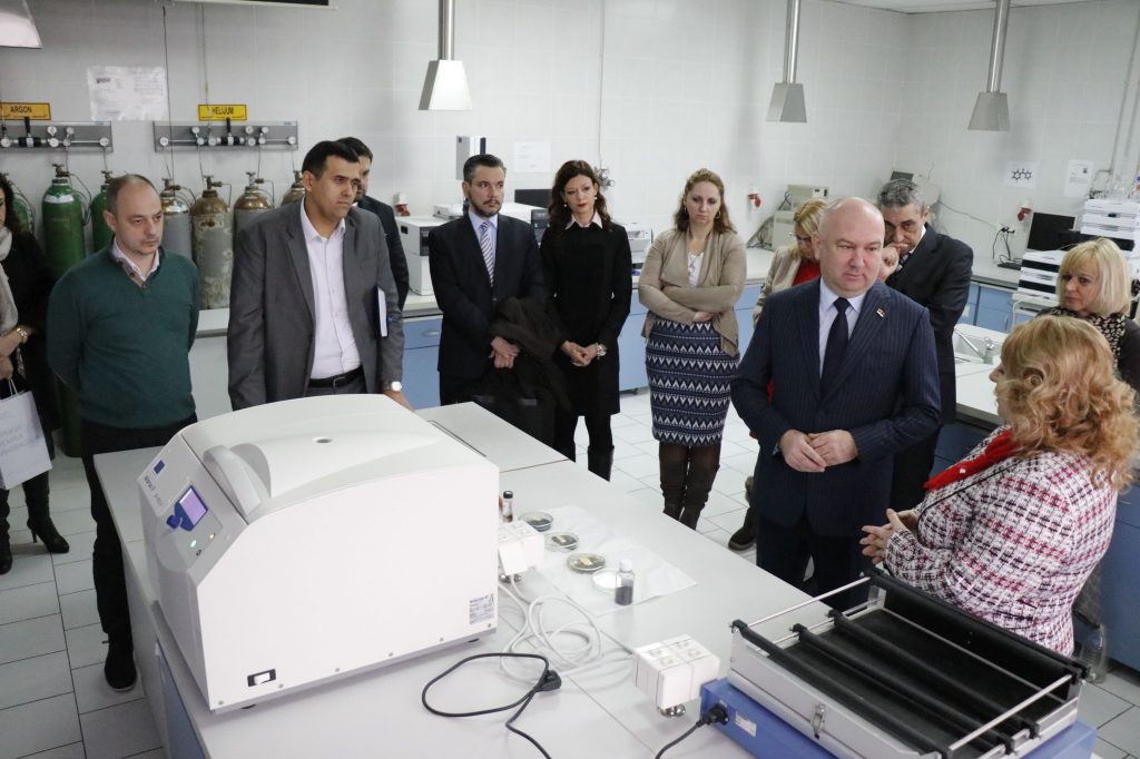 Министар за иновације и технолошки развој у посети ПМФ-у