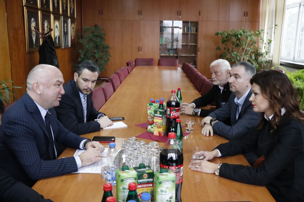 Министар за иновације и технолошки развој у посети ПМФ-у
